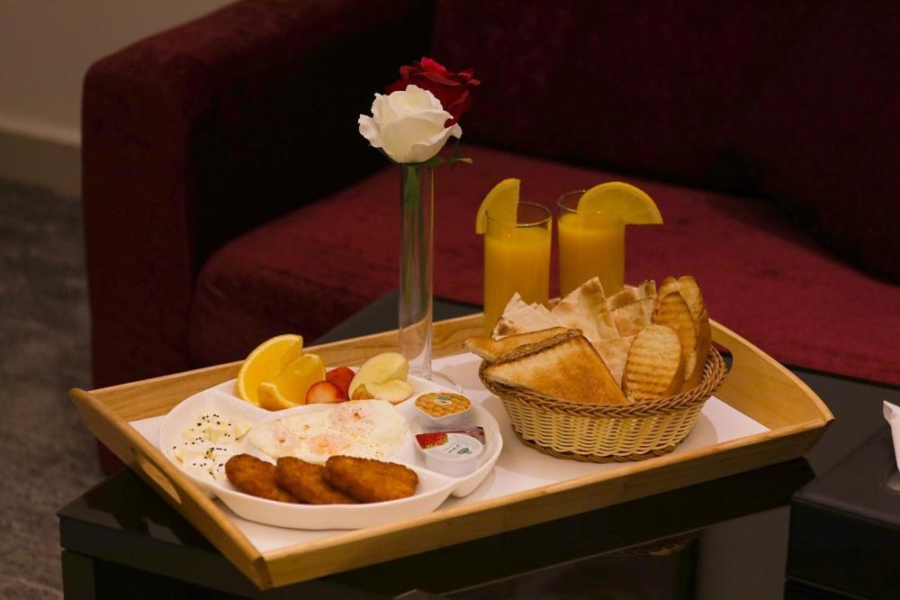 South Hotel Suites 카미스무샤야트 외부 사진