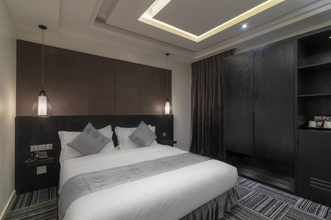 South Hotel Suites 카미스무샤야트 외부 사진
