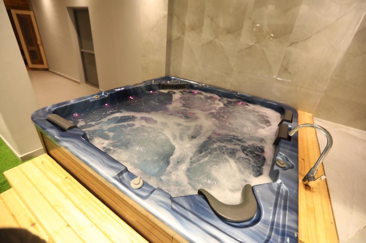 South Hotel Suites 카미스무샤야트 외부 사진